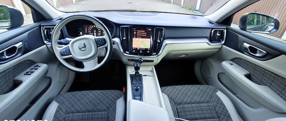 Volvo V60 cena 89900 przebieg: 169000, rok produkcji 2018 z Kraków małe 667